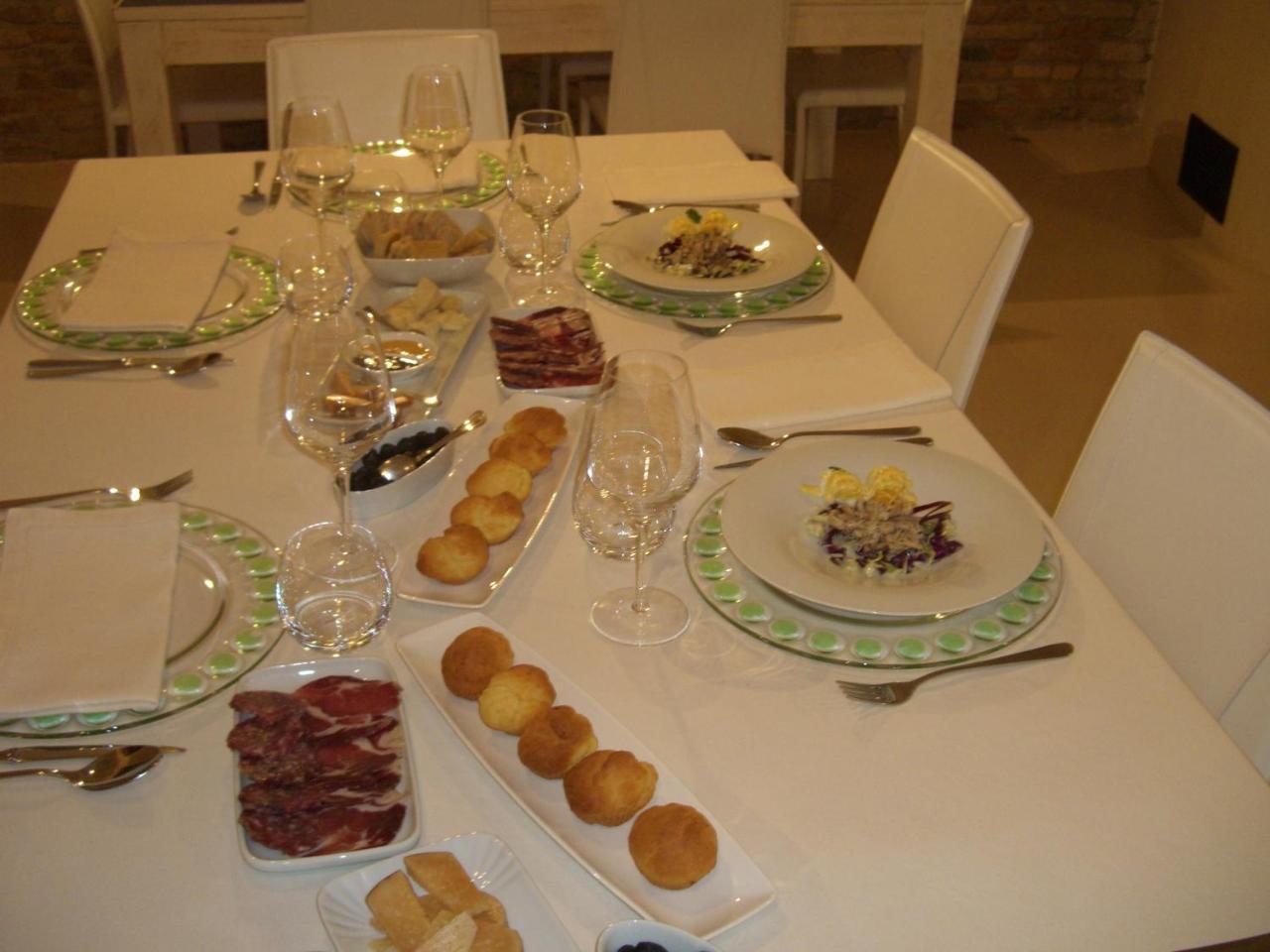 Agriturismo Pozzuolo Serrungarina 外观 照片
