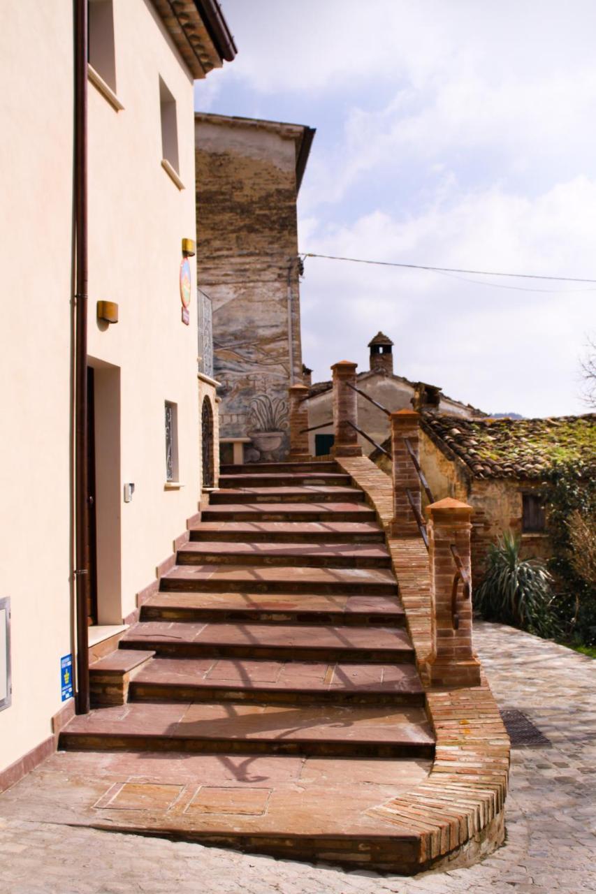 Agriturismo Pozzuolo Serrungarina 外观 照片
